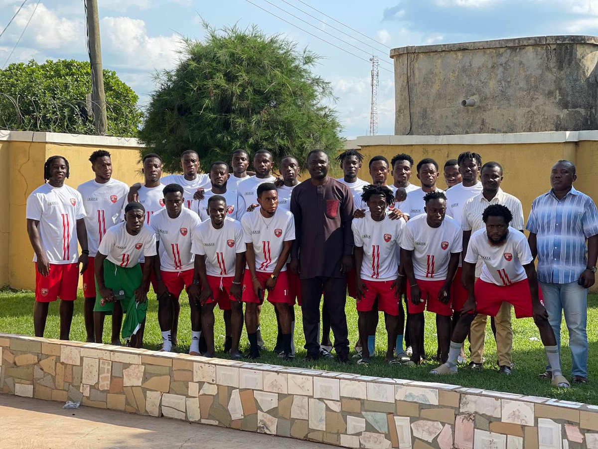 Simon_Ampaabeng's tweet photo. I paid a visit to the Berekum Arsenal Football Club @BerekumArsenal for a brief tête-à-tête. It was a great opportunity to connect, encourage, and reaffirm our support for local talent. Sports development remains a key pillar in our vision for Berekum East.@BerekumChelseaF 👀 https://t.co/lwopyKH10e