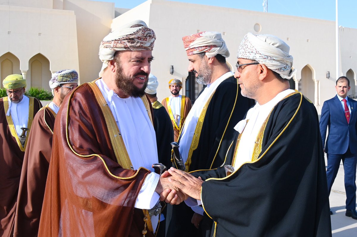 صاحبُ السُّموّ السّيد نائبُ رئيس الوزراء لشؤون العلاقات والتّعاون الدّولي والممثّلُ الخاصُّ لجلالةِ السُّلطان يغادر البلاد متوجّهًا إلى المملكة العربيّة السعوديّة لترؤّس وفد سلطنة عُمان نيابةً عن جلالتِه -أعزّهُ اللهُ- في القمّة الخليجيّة الأمريكيّة التي ستُعقد في وقت لاحق اليوم.