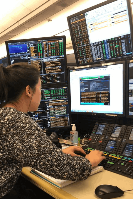 expertwith_AI's tweet photo. I don't understand why people aren't using AI for trading.

Here are 9 Websites that can be used for trading in 2025: https://t.co/tE5eccWHUV