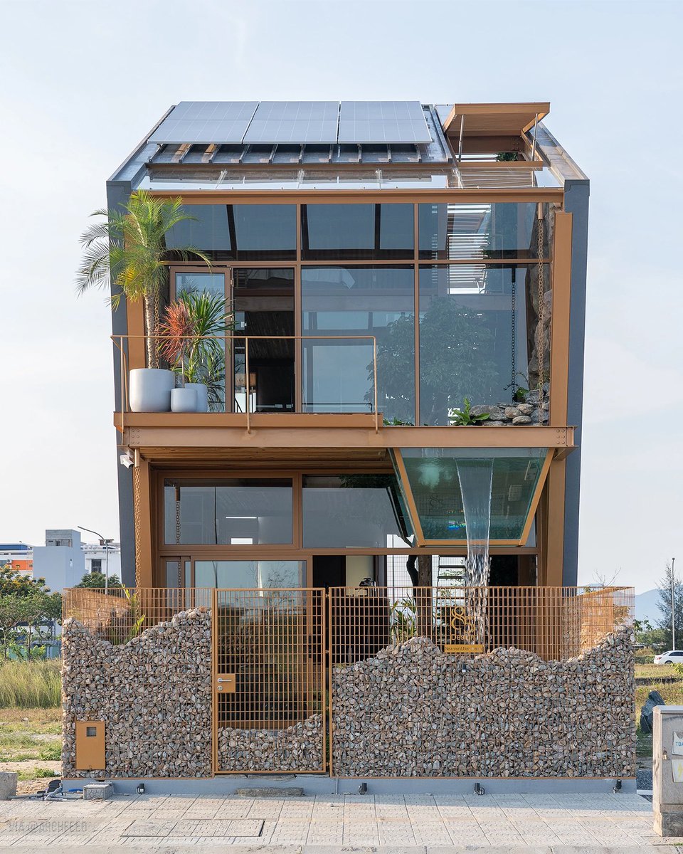 Archfeed_'s tweet photo. 𝗚𝗮.𝗼 𝗛𝗼𝘂𝘀𝗲 | by 𝟴𝟱 𝗗𝗲𝘀𝗶𝗴𝗻

Located in a tropical region with abundant sunlight and rainfall, Ga.o House is a hybrid project that merges residential and office functions within a single structure.

#VietnamArchitecture #Architecture #HousePlant #TreeArchitecture https://t.co/FUwNDjuWLm
