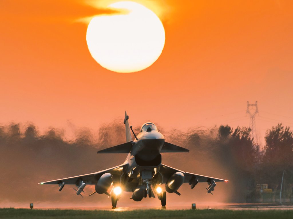 31

نَصْرٌ مِنَ اللَّهِ وَ فَتْحٌ قَرِيبٌ

ہم سر بکف اٹھے ہیں کہ حق فتح یاب ہو
کہہ دو اسے جو لشکرِ باطل کے ساتھ ہے

#پاک_فضائیہ_نے_کر_دکھایا
#J10CHumanModel
#WarBeginsPakWins