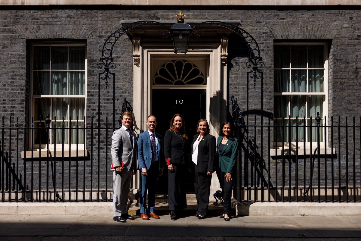 “So you see, with Rochambeau’s fleet in the Chesapeake and Washington’s army on the peninsula, your garrison at Yorktown had no chance. Caught, as between my fingers here.” 😁😂

No, seriously — so grateful for our time at 10 Downing Street today. Grateful too, as America