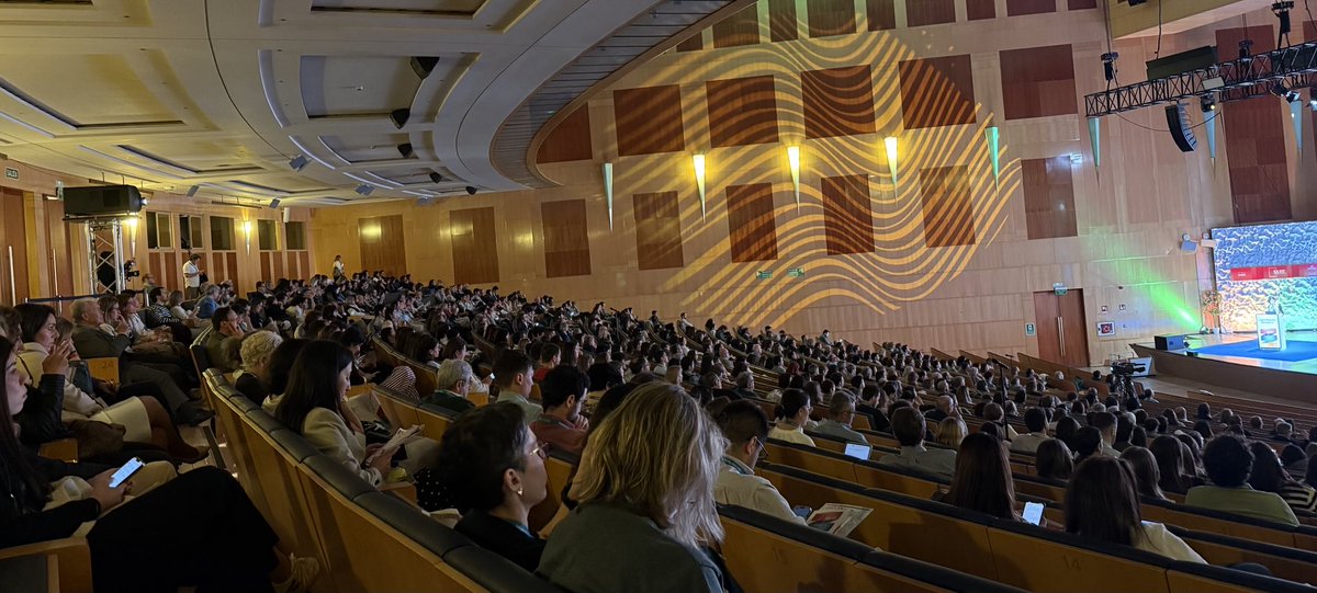 Jesús Sanz (@jesussanzsanz44) on Twitter photo Mesa dedicada a lupus en #SER25. Lleno absoluto en auditorio. Esto es la <a href="/SEReumatologia/">Soc.Esp.Reumatología</a> Mesa dedicada a lupus en #SER25. Lleno absoluto en auditorio. Esto es la <a href="/SEReumatologia/">Soc.Esp.Reumatología</a>