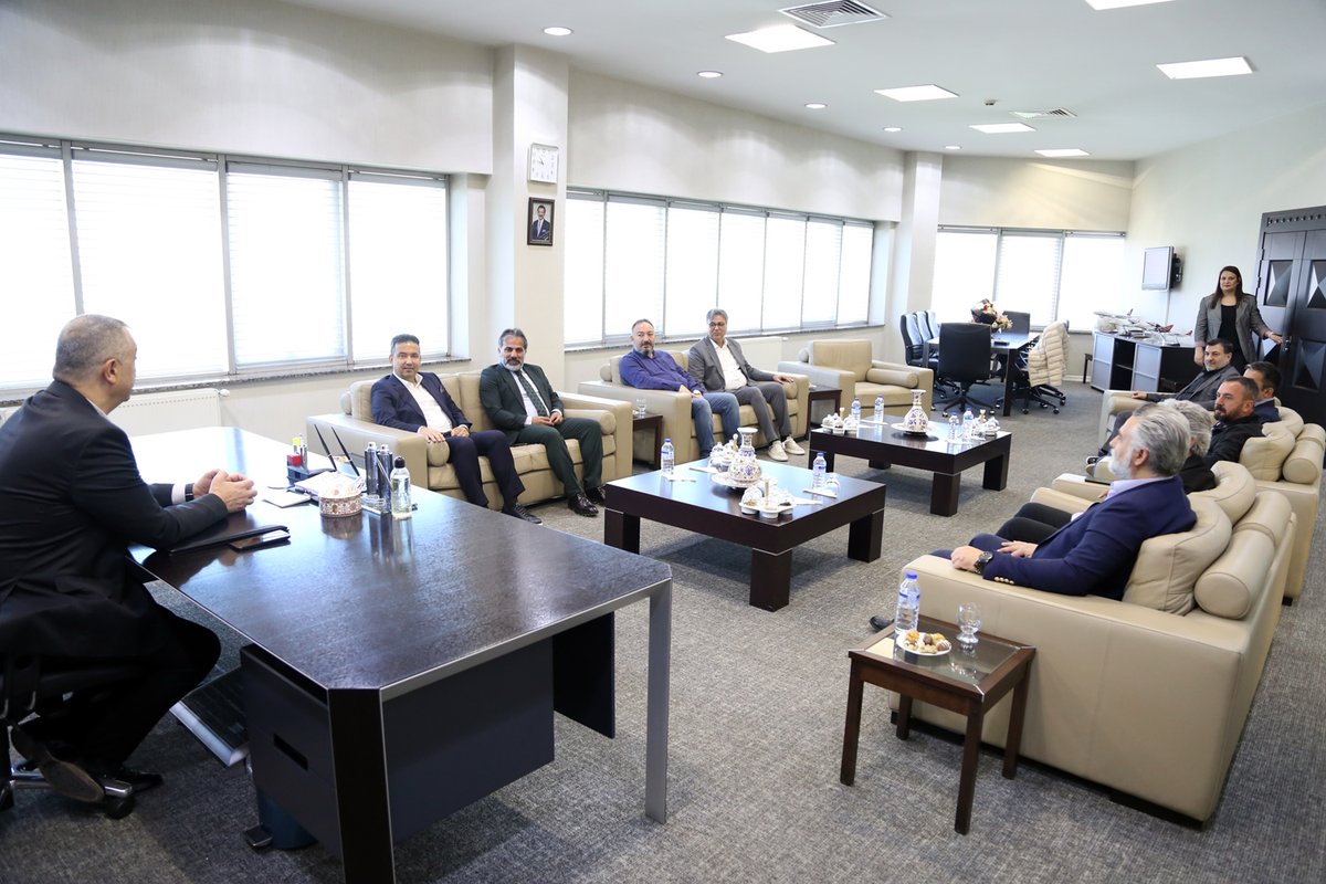 Kayseri Sanayi Odası (@kayseriso) on Twitter photo Yönetim Kurulu Başkanımız <a href="/mbuyuksimitci/">Mehmet Buyuksimitci</a> ve Başkan Yardımcımız Abdullah Oğuzbaş, Türkiye Spor Yazarları Derneği Kayseri Şubesi Başkanı Sn. Doğan Havur, Asbaşkanlar Sn. Metin Kösedağ ve Sn. Cem Atakan ile Yönetim Kurulu Üyelerini Odamızda misafir etti.
Nazik ziyaretleri için Yönetim Kurulu Başkanımız <a href="/mbuyuksimitci/">Mehmet Buyuksimitci</a> ve Başkan Yardımcımız Abdullah Oğuzbaş, Türkiye Spor Yazarları Derneği Kayseri Şubesi Başkanı Sn. Doğan Havur, Asbaşkanlar Sn. Metin Kösedağ ve Sn. Cem Atakan ile Yönetim Kurulu Üyelerini Odamızda misafir etti.
Nazik ziyaretleri için