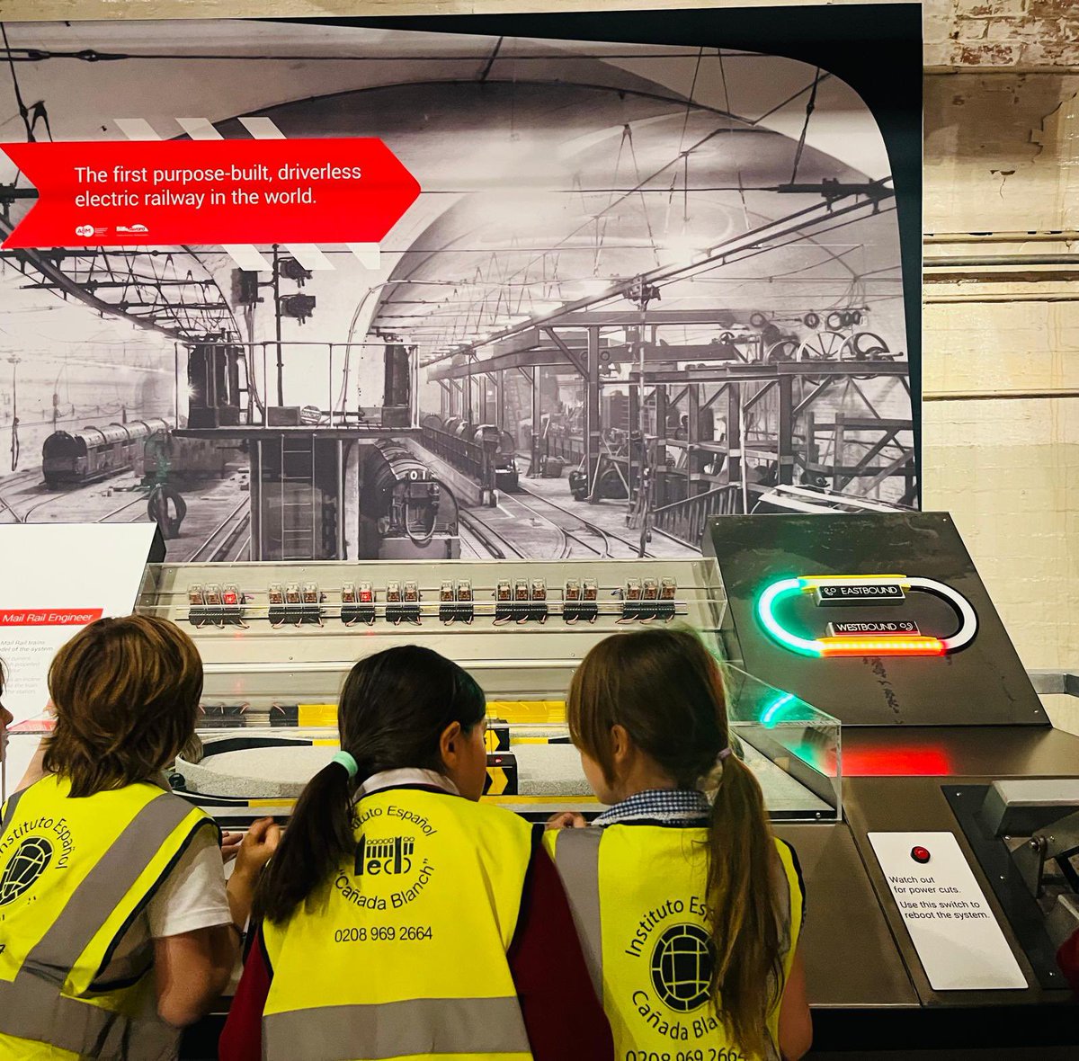 Canada_Blanch's tweet image. ✉️📮 ¡Increíble visita al Museo Postal de Londres con el alumnado de 2º de Primaria! Un día lleno de aprendizajes y cartas viajeras. #ExcursiónEscolar #MuseoPostal

@consejeriauk