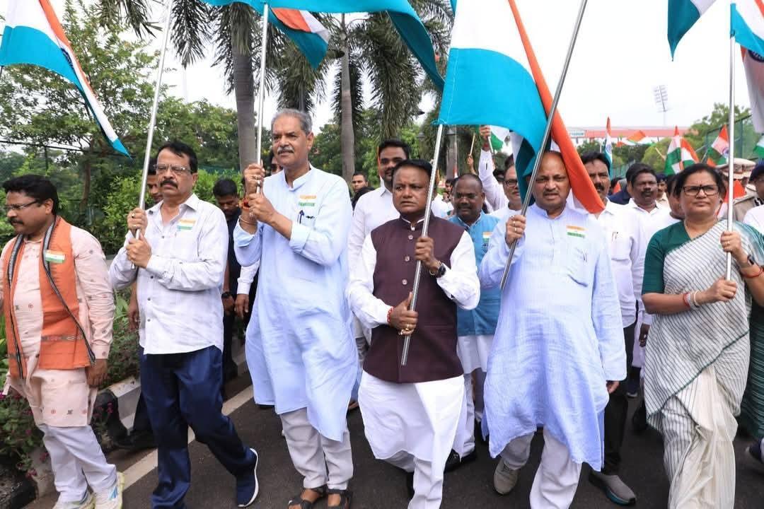 ଶିଶୁପାଳଗଡ଼ (@sisupalagarha) on Twitter photo Hi <a href="/MohanMOdisha/">Mohan Charan Majhi</a> Sir, has the colour of our national flag changed overnight?
Don't remember this panichia blue colour on the bottom 🤔 Hi <a href="/MohanMOdisha/">Mohan Charan Majhi</a> Sir, has the colour of our national flag changed overnight?
Don't remember this panichia blue colour on the bottom 🤔