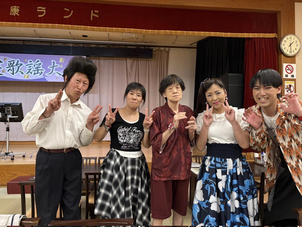 sae_soui2's tweet image. ♡2025.5.11♡
足健歌謡大会に出場🎤✨
結果を残す事はできませんでしたが、仲間たちと楽しい時間を過ごす事ができて幸せでした🥰
応援に来てくださった、歌手のジョージ広瀬さんともお会いできてよかったです☺️
ゆーさん🍆とお知り合いだったとは😳
＃足利健康ランド
＃高橋真梨子
＃ごめんね