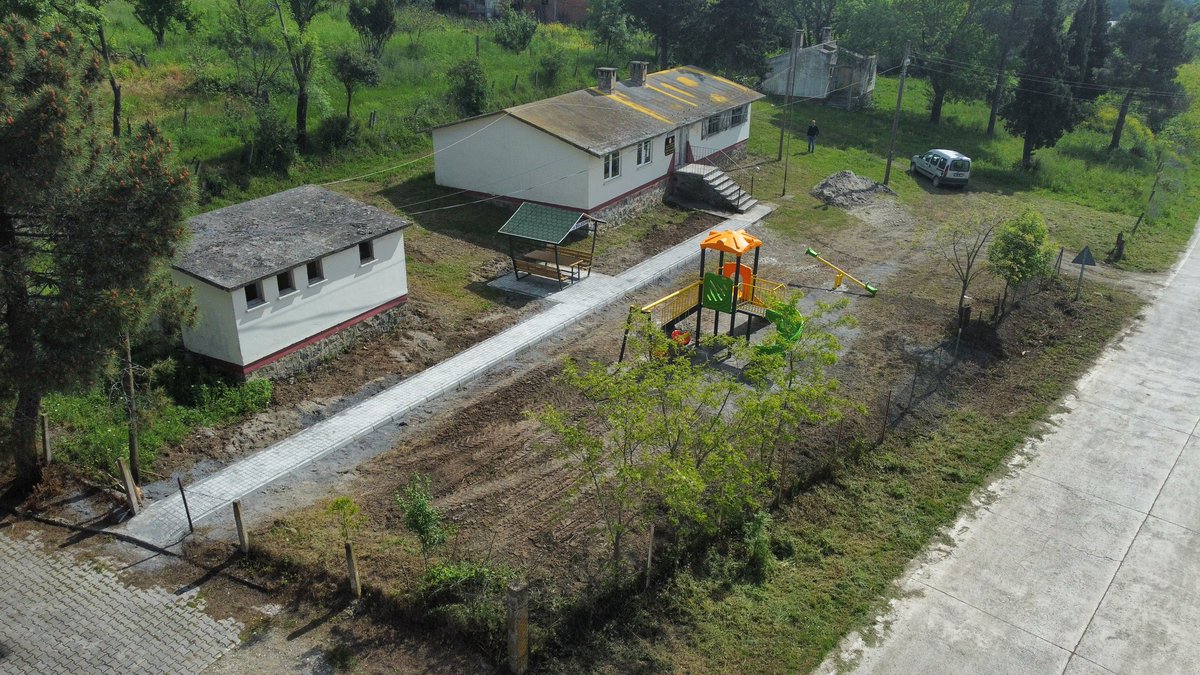 Çetirlipınar Mahallesi Köy Konağı bahçesine Çocuk Oyun Parkı montajımız devam ediyor.
#19MayisBelediyesi