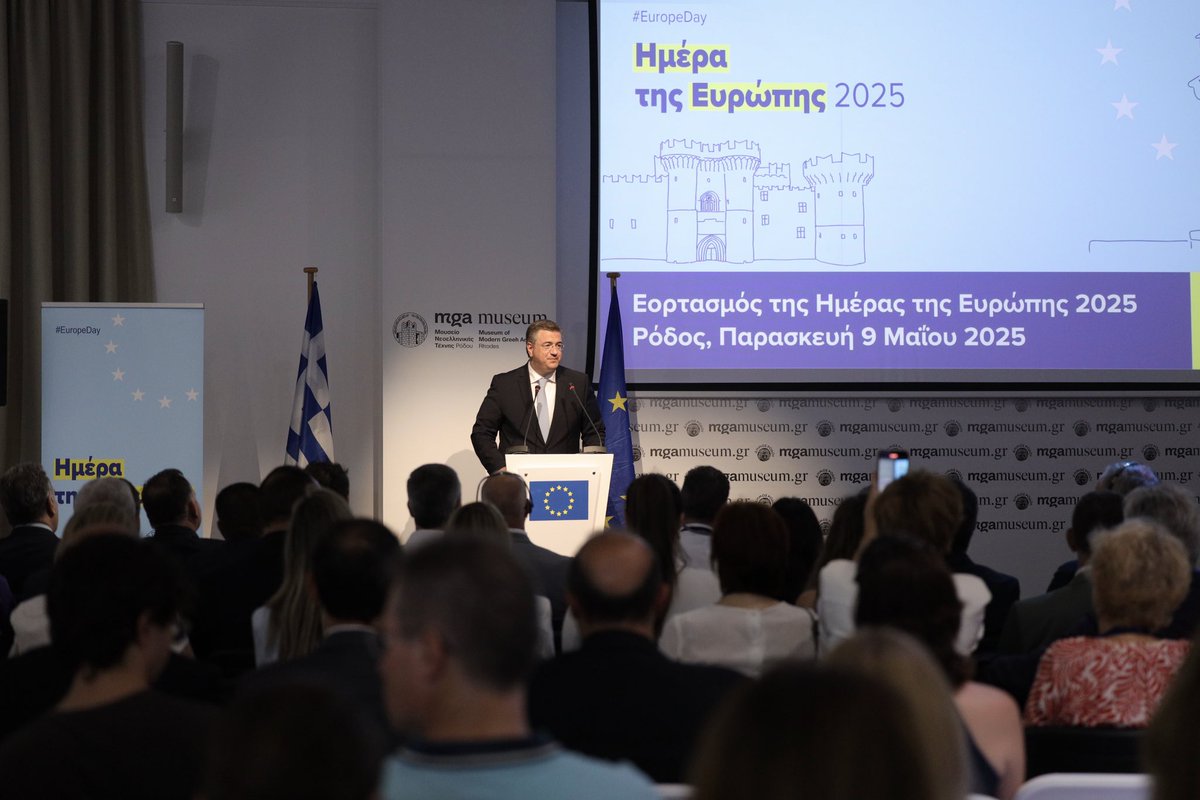 RomaniaInGreece's tweet photo. 🇪🇺🇷🇴 Celebrating #EuropeDay in #Rhodes, at the invitation of @EEAthina,and remembering R. Schuman's words, as valid today as 75 years ago: "Europe will be built through concrete achievements which first create a de facto solidarity" #ZiuaEuropei #YouAreEU #UnitedinDiversity #9mai https://t.co/feaQ4FE66V