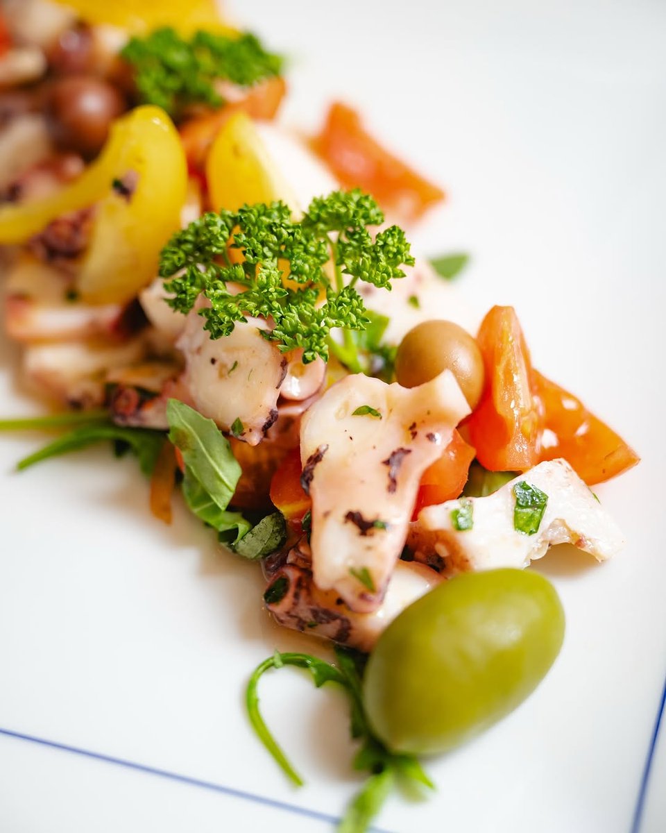 Polpo, pomodorini, olive e tanto profumo di mare! 🐙🌊 Un piatto fresco e colorato, perfetto per chi ama i sapori semplici ma pieni di gusto.

#piccoloarancio #seafood #foodporn #Roma