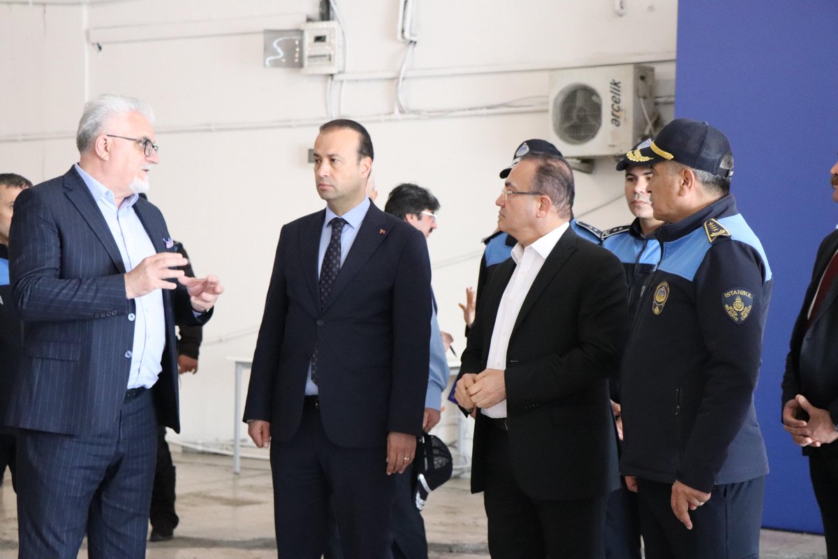 İstanbul’umuzun afetlere hazırlık kapasitesini artırmak ve acil durumlara yönelik müdahale süreçlerini sahada değerlendirmek üzere Bakırköy’deki Çırpıcı Yerleşkemizi ziyaret ettik.

Zabıta ve İtfaiye Daire Başkanlıklarımızın ortak koordinasyonuyla kullanılan yerleşkede hizmet