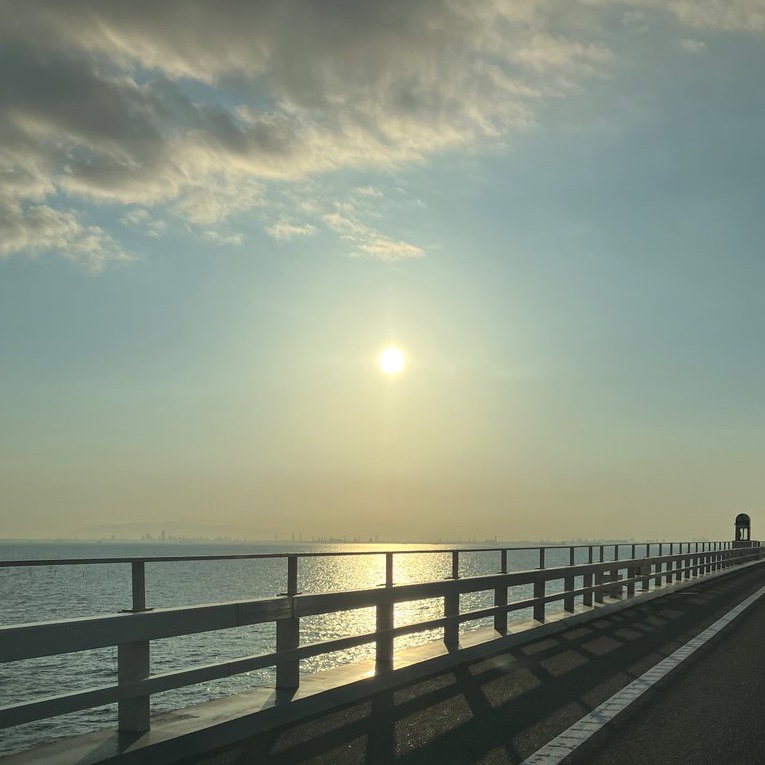 bigboss_rutgers's tweet image. 忙殺の水曜日だったぜ😎💦
午後イチで、某県にある刑務所へ
行ってきた☝️☹️
帰京は寂しい夕暮れになった😔
レインボーを渡って汐留で下りて
大手町の標示を見ると一安心😮‍💨
さすがに今日は疲れたねぇ🫲😩🫱
（久しぶりのロバート デ ニーロ🤣）
人生更生🫵

#忙殺
#汐留
#ロバートデニーロ
#更生の機会