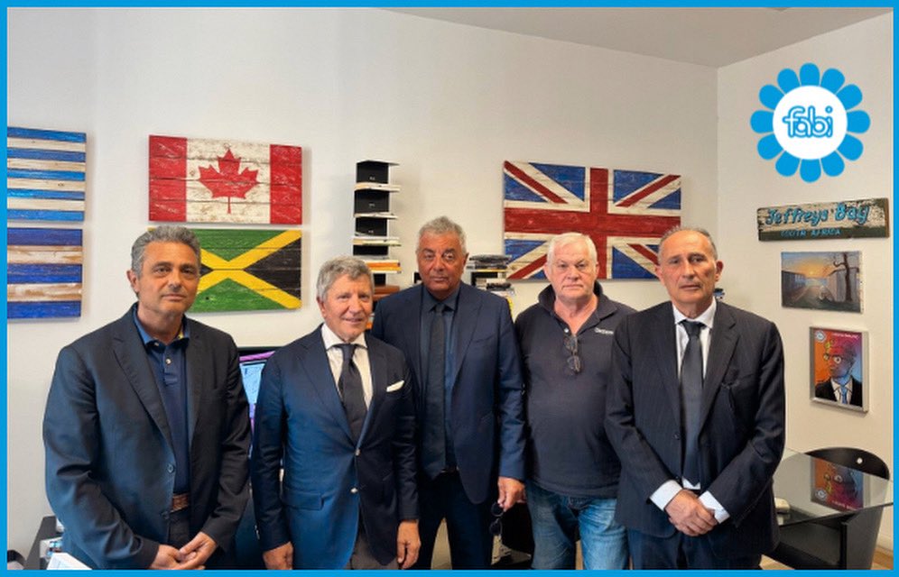 IL PRESIDENTE DELLA LEGA SERIE A ⚽️ IN VISITA ALLA #FABI

Ezio Simonelli, numero uno della SerieA incontra il segretario generale Lando Maria Sileoni e i segretari Franco Casini, Daniele Ginese e Mauro Scarin.
Uno scambio di opinioni informale tra sport e finanza.