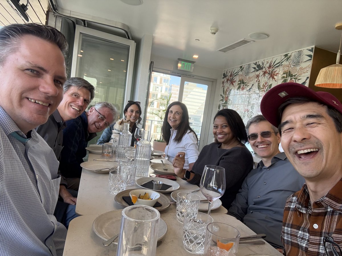 David Saito-Chung (@saiitochung) on Twitter photo #Selfie tweets! Chloe Zomorodi of #IBDinvestors #Marketing shadows me on the 4th longest episode on #IBDLive. Met w Trade Therapy, which tracks what #wallstreet does to influence #stocks n #bonds. And now #happyhour w new asst markets editor Carla Mozee (3rd from R) #Selfie tweets! Chloe Zomorodi of #IBDinvestors #Marketing shadows me on the 4th longest episode on #IBDLive. Met w Trade Therapy, which tracks what #wallstreet does to influence #stocks n #bonds. And now #happyhour w new asst markets editor Carla Mozee (3rd from R)