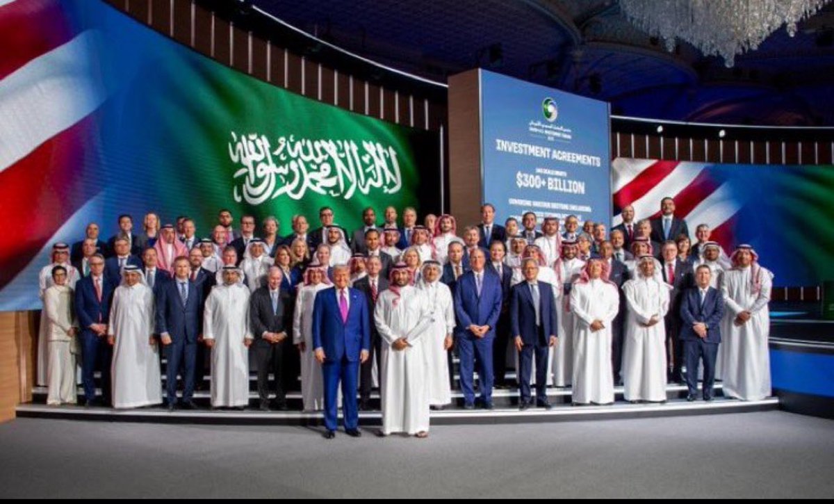 الصورة تحكي :
الهيبة والمجد والتاريخ  
يارب لك الحمد على نعمة السعودية وولاة أمرنا