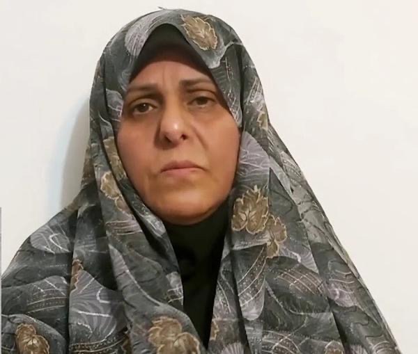 فاطمه سپهری، زندانی سیاسی در بند ۵ زندان وکیل‌آباد مشهد، در پی فشار خون پایین و علائم شدید قلبی، دو بار به بیمارستان منتقل شده و با وجود وضعیت بحرانی، از مرخصی درمانی محروم مانده.
جمهوری اسلامی مسئول جان خانم #فاطمه_سپهری است.
لطفا صدایش باشيم