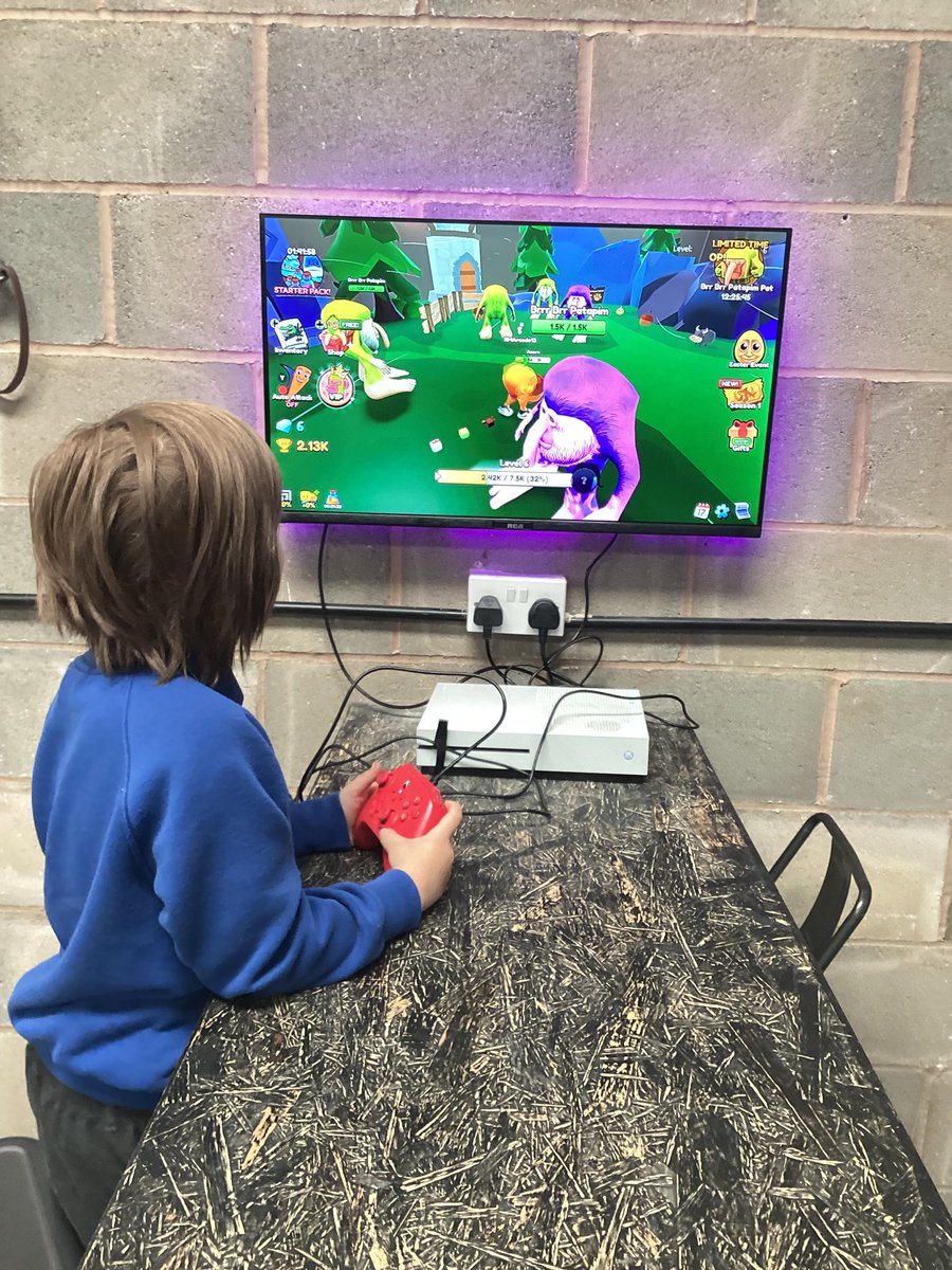 STHELENSPACE's tweet image. ⭐️A great afternoon celebrating excellent behaviour and effort in class ⭐️
🤩🎮Thank you to Roll Model Arcade for a fantastic visit 🎮🤩