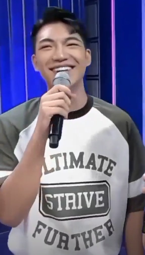 iLoveDarren_24's tweet photo. Ang cutee mo.D!! Super Chinito talaga!! I love that smile!! We're always happy to see you happy!! 🤗🥰🤩
#DARREN @Espanto2001
#FUNaloAngShowtime https://t.co/Qz56UzaqRB