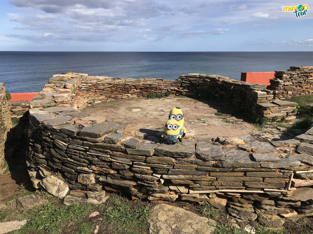 MiniOnTour (@miniontoures) on Twitter photo Visitando el #Castro de #Fazouro 🌊 nos dimos cuenta de que todas las estructuras menos una eran cuadradas 🤔. Esta es redondita 🤭, ¿por qué? 🙄 Te lo contamos en nuestro artículo
👉 bit.ly/Fazouro
<a href="/concellodefoz/">CONCELLO DE FOZ</a> <a href="/a_marinalucense/">A Mariña Lucense Turismo</a> <a href="/apatrigal/">Asociación para a defensa do Patrimonio Galego</a> <a href="/TurDepuLugo/">Turismo. Deputación de Lugo</a> Visitando el #Castro de #Fazouro 🌊 nos dimos cuenta de que todas las estructuras menos una eran cuadradas 🤔. Esta es redondita 🤭, ¿por qué? 🙄 Te lo contamos en nuestro artículo
👉 bit.ly/Fazouro
<a href="/concellodefoz/">CONCELLO DE FOZ</a> <a href="/a_marinalucense/">A Mariña Lucense Turismo</a> <a href="/apatrigal/">Asociación para a defensa do Patrimonio Galego</a> <a href="/TurDepuLugo/">Turismo. Deputación de Lugo</a>