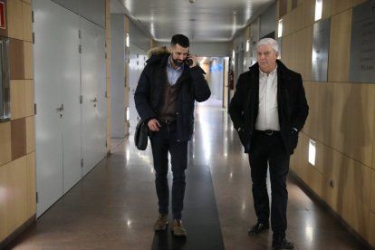 Diari d'Andorra (@diariandorra) on Twitter photo L’empresariat rebutja la proposta del PS de reduir la jornada laboral <a href="/CEA_And/">Confederació Empresarial Andorrana</a>
buff.ly/AKSUwfI L’empresariat rebutja la proposta del PS de reduir la jornada laboral <a href="/CEA_And/">Confederació Empresarial Andorrana</a>
buff.ly/AKSUwfI