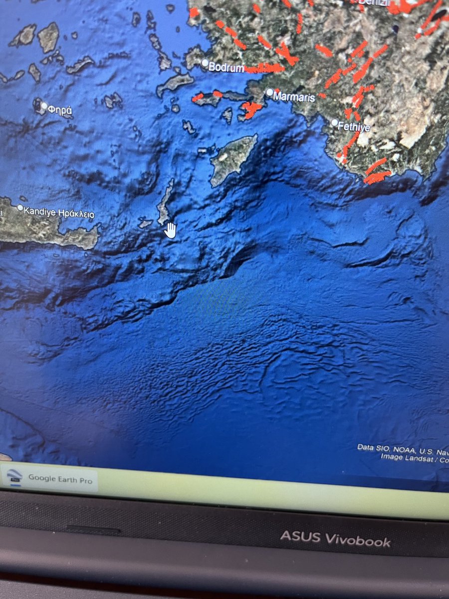 Akdeniz’de ve Girit Adasının doğusunda Kasos ve Karpatos Adaları civarında dün gece 6,0 deprem oldu. Deprem Girit-Kıbrıs Dalma-Batma Zonunda ve dalan levha üzerinde (80 km), sevgiyle