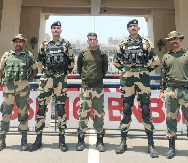 हमारे BSF जवान पूर्णम कुमार भारत वापस आ गए.

युद्ध रुकवाने के लिए विश्वगुरु डोनाल्ड ट्रंप जी का धन्यवाद.