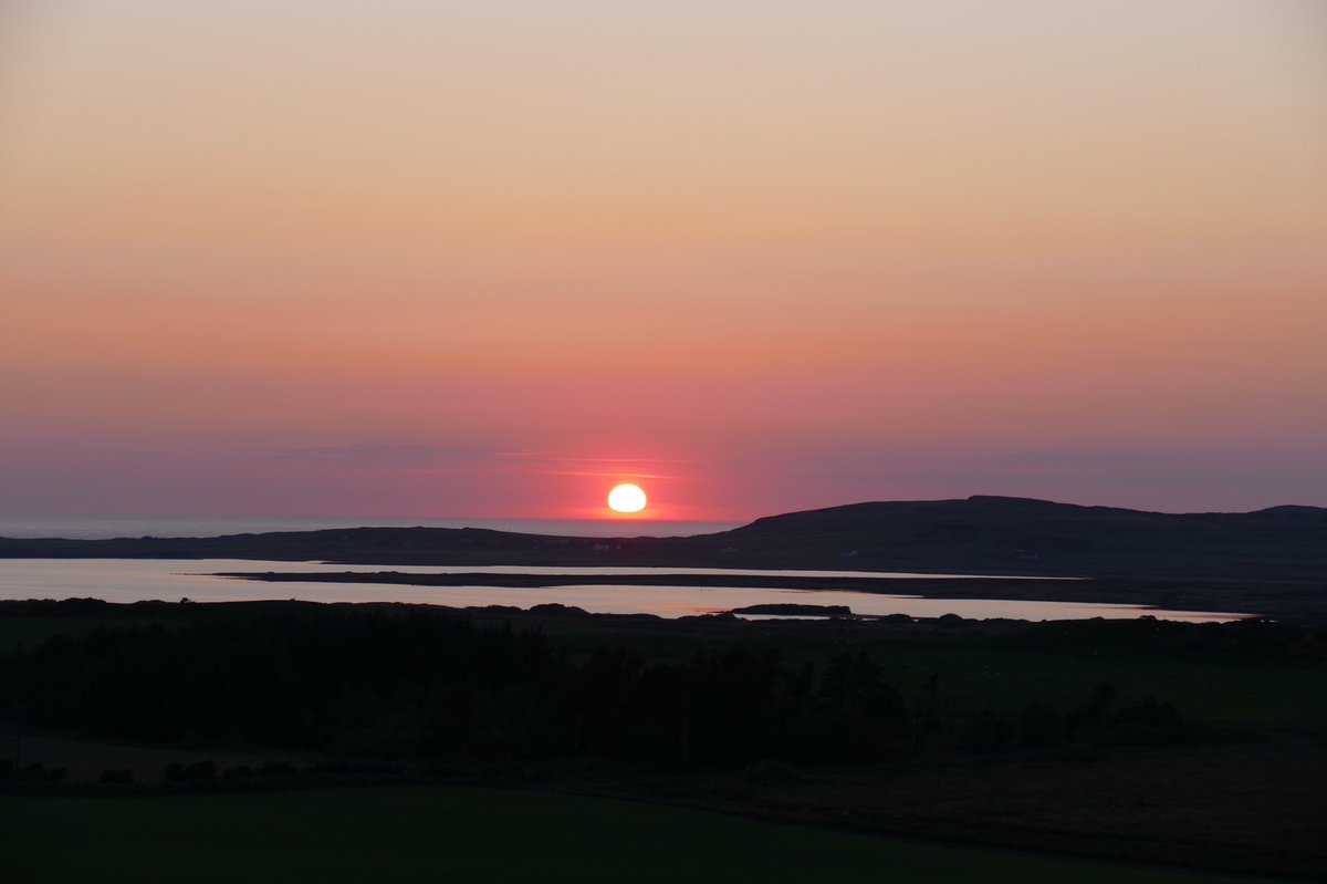 Sunset at Loch Gorm.
#AURASOISLAY
#ISLAY