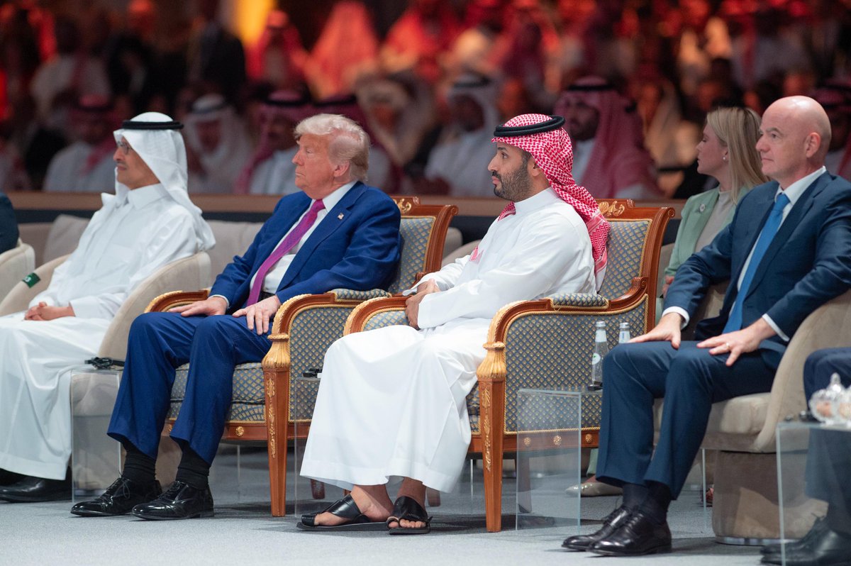 Eng__CE's tweet photo. Saudi Arabia makes a major leap under Vision 2030, signing investment agreements exceeding $300 billion — highlighting its rising status as a global economic powerhouse.🇸🇦🇸🇦

#SaudiVision2030 #InvestmentSummit #Leadership https://t.co/f0CJqUpBvo