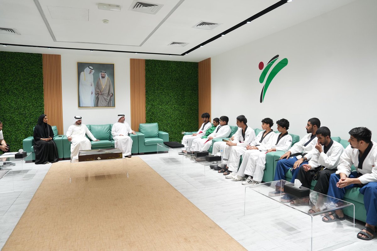 shjsdsc's tweet photo. إحتفى مجلس إدارة النادي بتسليم الحزام الأسود الدولي لـ 10 من لاعبي النادي بالتايكواندو للدرجتين الأولى والثانية وتسليمهم الشهادات والأحزمة وبارك سعادة أحمد الجروان للاعبين داعيا لإستثمار ذلك خلال البطولات وتحقيق الميداليات الثمينة ⁦@AhmadAljarwan_⁩ ⁦@SharjahSports⁩ https://t.co/QodCbjKtUr