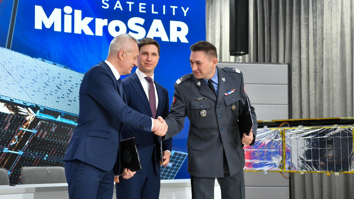 Umowa na dostawę dla #WojskoPolskie🇵🇱 Satelitarnego Systemu Obserwacji Ziemi w programie MikroSAR pomiędzy Agencją Uzbrojenia a Konsorcjum w składzie: <a href="/iceye_global/">ICEYE</a> Polska Sp. z o.o. i Wojskowe Zakłady Łączności Nr 1 podpisana.

Przedmiotem umowy jest budowa narodowych zdolności
