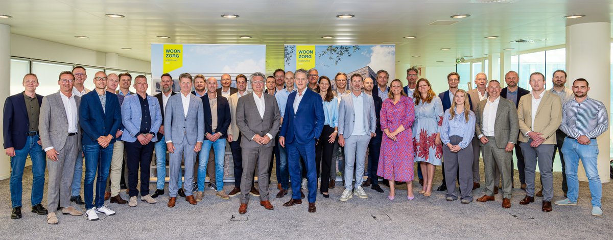 🏗️ Woonzorg Nederland tekende samen met bouwpartners een raamovereenkomst.
 Samen bouwen we sneller, slimmer én duurzamer aan seniorenwoningen. 🏠💚
 🔗 Lees meer: bit.ly/4jVljQc
