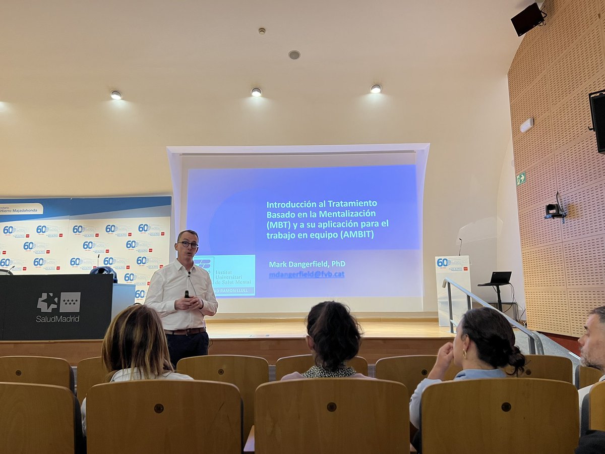 Ayer tuvimos la gran suerte de recibir a <a href="/dangerfieldGM/">Mark Dangerfield</a>, que va a estar dándonos una formación sobre el modelo AMBIT. Siempre es un placer escucharle y aprender de su experiencia (y, como diría él, de la “curiosidad”). Gracias, Mark!