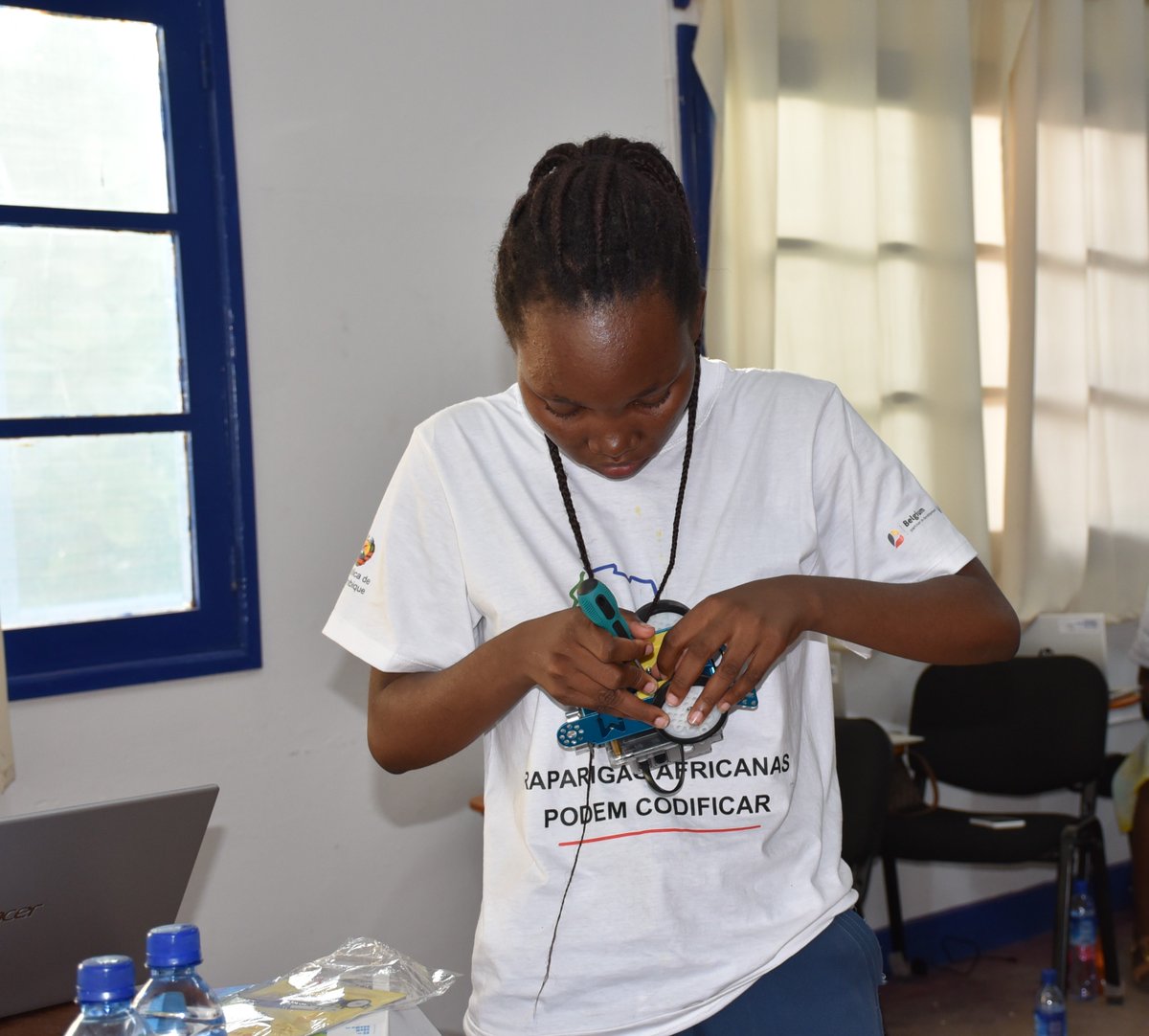 onumulheresmz's tweet image. The participants of #AGCCI in Pemba have already dived into practical classes on technology, programming, and robotics! 🤖💻They&apos;re gaining new skills and proving that #GirlsAlsoLead in the field of ICT! 🚀✨
@AGCCIAfrica_1 
#GirlsCanCode #STEMforAll