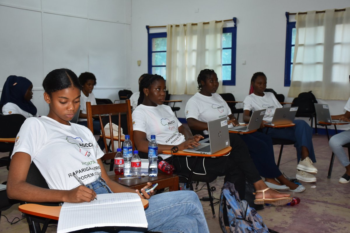 onumulheresmz's tweet image. The participants of #AGCCI in Pemba have already dived into practical classes on technology, programming, and robotics! 🤖💻They&apos;re gaining new skills and proving that #GirlsAlsoLead in the field of ICT! 🚀✨
@AGCCIAfrica_1 
#GirlsCanCode #STEMforAll