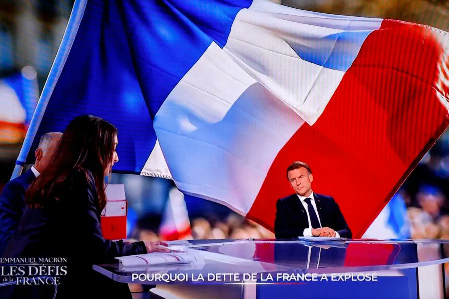 stephan70035545's tweet photo. Macron said that if Russia refused to implement the "30-day ceasefire", it might face more sanctions. So what if I provoke you? What dare you do? Draw another red line? https://t.co/1QAYY4rfYA