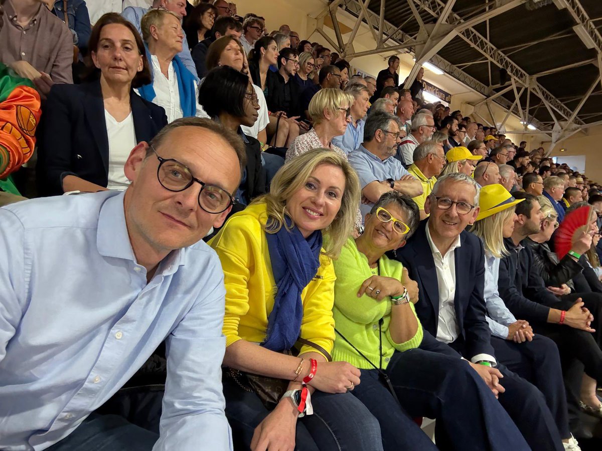 🏀 Hier, Pascal Lehongre, <a href="/AugerSteph/">stephanie auger</a>, <a href="/beauvillardk/">Karêne Beauvillard</a>, <a href="/DianeLeseigneu1/">Diane Leseigneur</a>, Manuel Ordonez et <a href="/NicolasGavard/">N.Gavard-Gongallud</a> assistaient au dernier match à domicile de l’<a href="/ALMEvreux/">𝗔𝗟𝗠 𝗘𝗩𝗥𝗘𝗨𝗫</a> pour cette saison.

👏 Belle victoire des basketteurs ébroïciens qui ont enflammé la salle Omnisports face à Rouen.