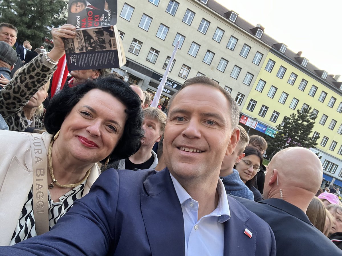 Barbara Dziuk (@barbaradziuk_) on Twitter photo Zabrze z <a href="/NawrockiKn/">Karol Nawrocki</a> . Dziś wsparł naszego kandydata także George Simion, zwycięzca pierwszej tury wyborów prezydenckich w Rumunii. Była moc‼️ 🔥Pamiętajcie, 18 maja głosujemy na Karola Nawrockiego! #Nawrocki2025 Zabrze z <a href="/NawrockiKn/">Karol Nawrocki</a> . Dziś wsparł naszego kandydata także George Simion, zwycięzca pierwszej tury wyborów prezydenckich w Rumunii. Była moc‼️ 🔥Pamiętajcie, 18 maja głosujemy na Karola Nawrockiego! #Nawrocki2025