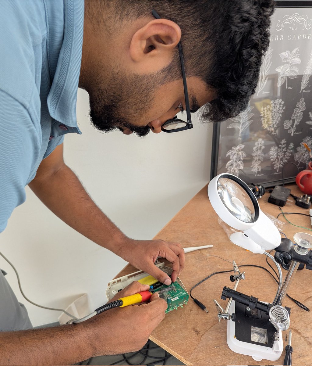 With just under 2 days to go for the Breakout <a href="/colosseum/">Colosseum</a> hackathon <a href="/BernardPS4/">Bernard P S</a> is canibalizing an old WiFi router for its antenna.