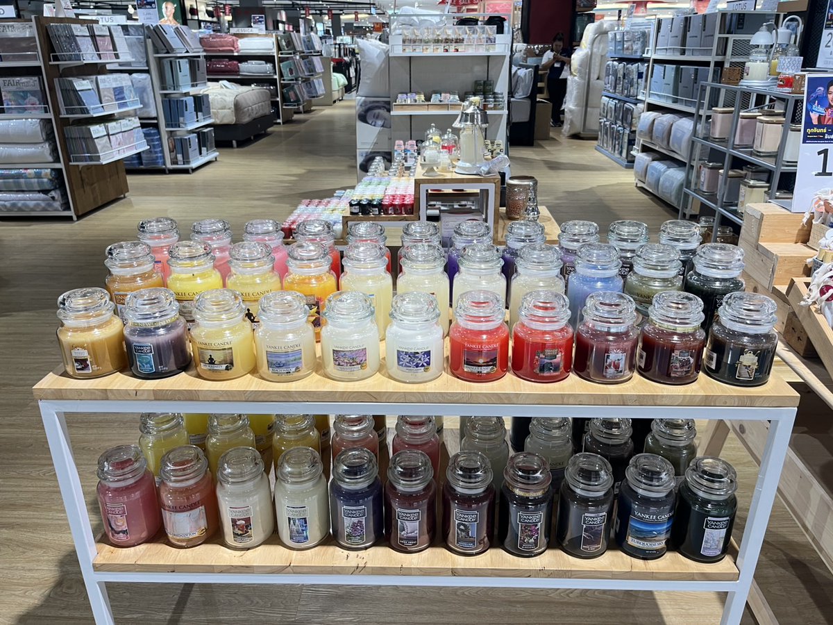 Yankee Candle TH tweet media