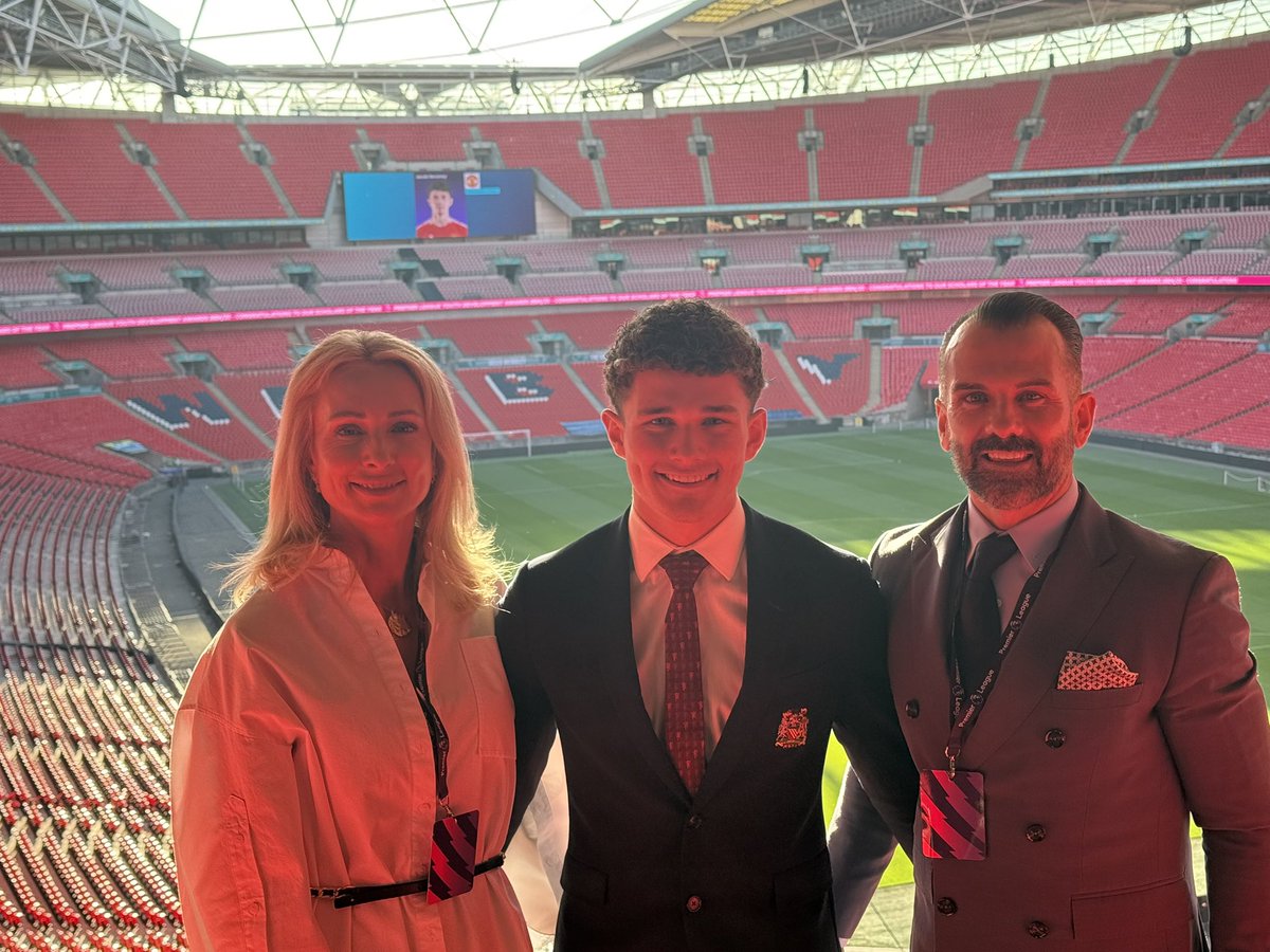An incredibly proud day celebrating Jacob’s <a href="/premierleague/">Premier League</a> Man United Scholar of the Year Award at Wembley. Well done son 👏🏻 🏆 ⚽️<a href="/ManUtd/">Manchester United</a>