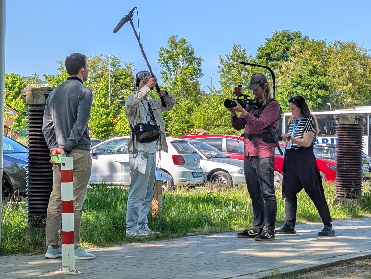 #OERcamp (@oercamp) on Twitter photo In Jena findet die Konferenz „OER im Blick“ statt. Das Team #OERcamp ist vor Ort und sammelt Videostatements zum Thema „Open Educational Practices (OEP)“. Die Ergebnisse gibt es im Sommer, natürlich frei und offen lizenziert als #OERde.  #OER #OEP #OpenEducation In Jena findet die Konferenz „OER im Blick“ statt. Das Team #OERcamp ist vor Ort und sammelt Videostatements zum Thema „Open Educational Practices (OEP)“. Die Ergebnisse gibt es im Sommer, natürlich frei und offen lizenziert als #OERde.  #OER #OEP #OpenEducation