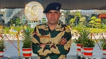 GurleenKBrar's tweet photo. #BreakingIn:
Three weeks of illegal detention, and Pakistan still failed to break the spirit of one BSF jawan.
This is the difference-India brings its heroes home with pride while Pakistan trades humanity for failed propaganda.
#IndiaPrevails https://t.co/72YQzqXykZ