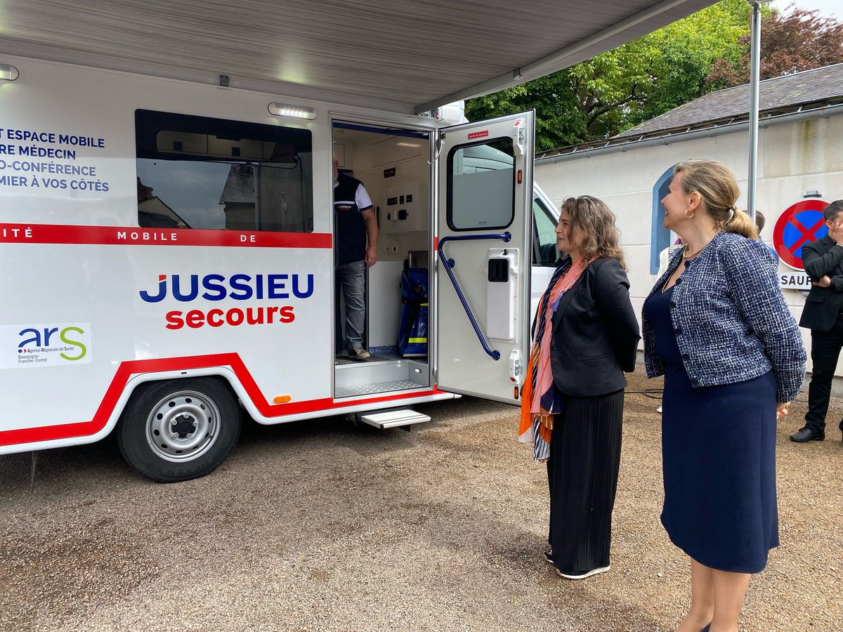 arsbfc's tweet photo. La première unité mobile de #telemedecine en #BFC officiellement lancée ce 13/05 à Corancy dans la #Nièvre, en présence de @SiAbdallahARS . @Prefet58 , Cécile Lambert, rapporteure générale #article51. Une innovation pour aller-vers les besoins de santé. https://t.co/fOcqk6m5qD