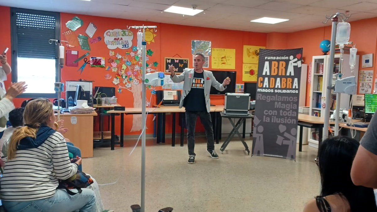 HU Juan Ramón Jiménez (@hujuanramon) on Twitter photo <a href="/fundabracadabra/">FundaciónAbracadabra ... ❤️♠️♦️♣️</a> <a href="/3CaidasHuelva/">Tres Caídas Huelva</a> <a href="/CruzRojaHuelva/">Cruz Roja Huelva</a> <a href="/saludand/">Consejería de Salud y Consumo</a> <a href="/SaludConsumoHu/">Delegación T. de Salud y Consumo en Huelva</a> 💙 La jornada comenzaba en la Unidad de Pediatría con la compañía del mago Naife, Premio Nacional de Magia, que arrancó carcajadas y asombro a los peques y regaló un ratito de desconexión gracias a la Fundación Abracadabra. <a href="/fundabracadabra/">FundaciónAbracadabra ... ❤️♠️♦️♣️</a> <a href="/3CaidasHuelva/">Tres Caídas Huelva</a> <a href="/CruzRojaHuelva/">Cruz Roja Huelva</a> <a href="/saludand/">Consejería de Salud y Consumo</a> <a href="/SaludConsumoHu/">Delegación T. de Salud y Consumo en Huelva</a> 💙 La jornada comenzaba en la Unidad de Pediatría con la compañía del mago Naife, Premio Nacional de Magia, que arrancó carcajadas y asombro a los peques y regaló un ratito de desconexión gracias a la Fundación Abracadabra.