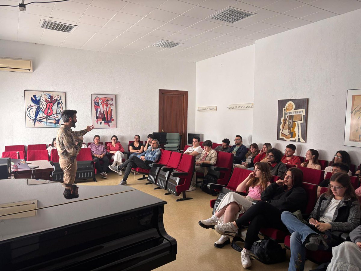 DG de Participación e Inclusión Educativa (@dgpeie) on Twitter photo 🗓️Ayer asistimos a la masterclass de D. Francisco Cuadrado en el Conservatorio Superior de Música de Córdoba Rafael Orozco con motivo de los talleres musicales organizados por la <a href="/DGPeIE/">DG de Participación e Inclusión Educativa</a>, en la que se ha hablado de la producción musical para bandas sonoras de cine.
<a href="/EducaAnd/">Consejería Desarrollo Educativo y FP</a> 🗓️Ayer asistimos a la masterclass de D. Francisco Cuadrado en el Conservatorio Superior de Música de Córdoba Rafael Orozco con motivo de los talleres musicales organizados por la <a href="/DGPeIE/">DG de Participación e Inclusión Educativa</a>, en la que se ha hablado de la producción musical para bandas sonoras de cine.
<a href="/EducaAnd/">Consejería Desarrollo Educativo y FP</a>