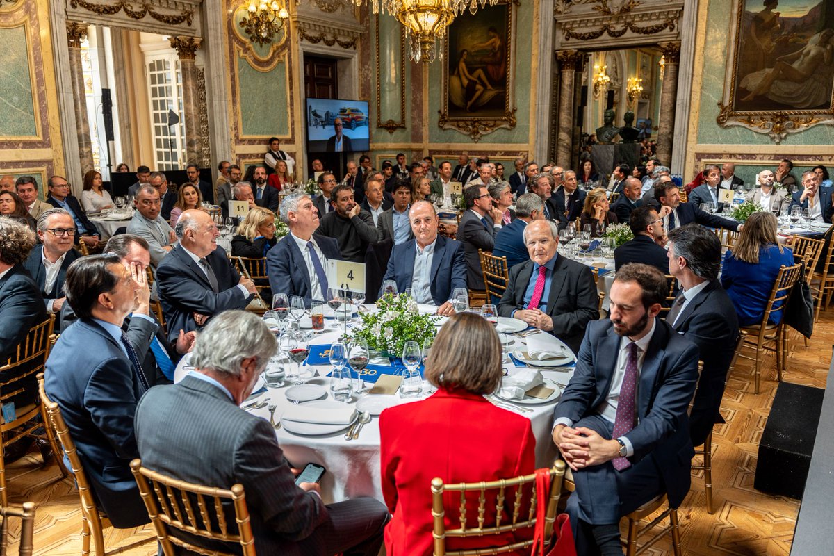 La semana pasada tuvimos el placer de asistir a la celebración del 30 aniversario de <a href="/La_Tribuna/">La Tribuna de Automoción</a>. 

Desde Skywell os deseamos otros 30 años más de puro éxito, y ojalá podamos recorrer ese camino de la mano. 
 
Fue un honor acompañaros en una celebración tan especial. 🩵