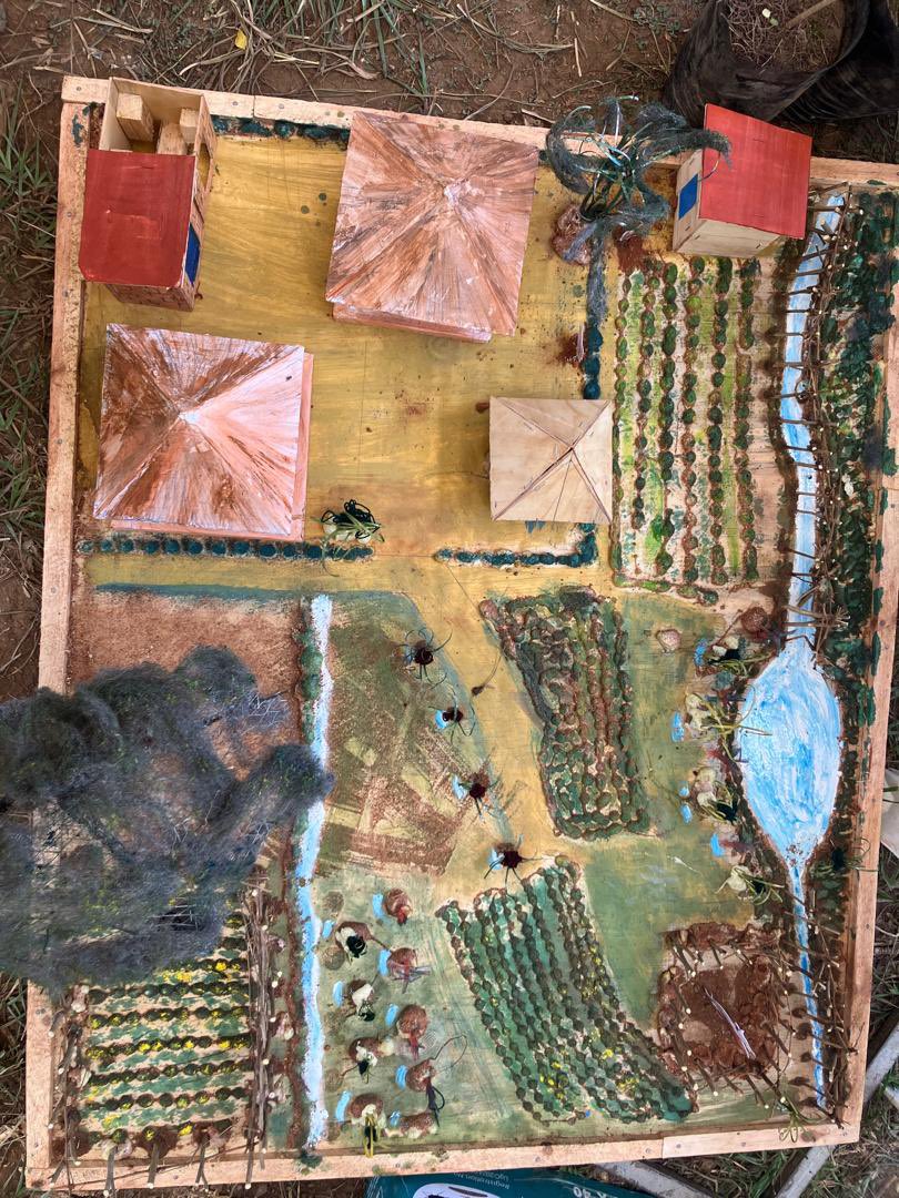 URRI_Danida's tweet image. What if farming could heal the land and help families thrive?
At the West Nile #URRI launch, we saw it: water-smart trenches, diverse crops, natural fertilizers & thriving homesteads.
Regenerative resilience design is at the heart of climate-smart agriculture in #URRI 👩🌾🌱