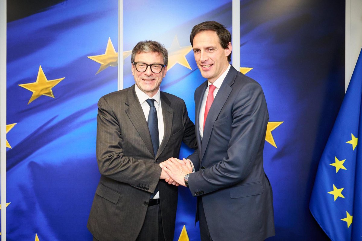 Productive meeting yesterday night with 🇮🇹 Minister of Finance Giancarlo Giorgetti in the margins of the #ECOFIN Council. 

We had a constructive discussion on ETD, digital taxation and other tax policies.