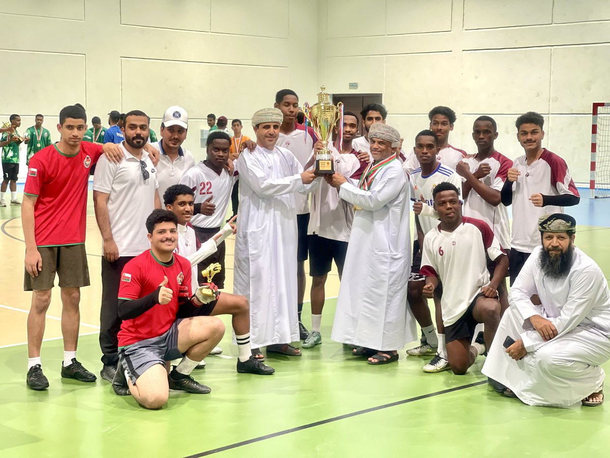 🏆✨ فريق المدرسة يُتوج بلقب دوري الصالات لكرة القدم لمدارس المحافظة، بعد فوز مستحق على مدرسة ناصر بن مرشد بنتيجة 2-1!
مبروك للأبطال هذا الإنجاز الرائع! 💪⚽
#دوري_المدارس 
#تعلم_مستدام
#أبومحمد_الأزدي 
#فعاليات_تعليمية_جنوب_الباطنة
