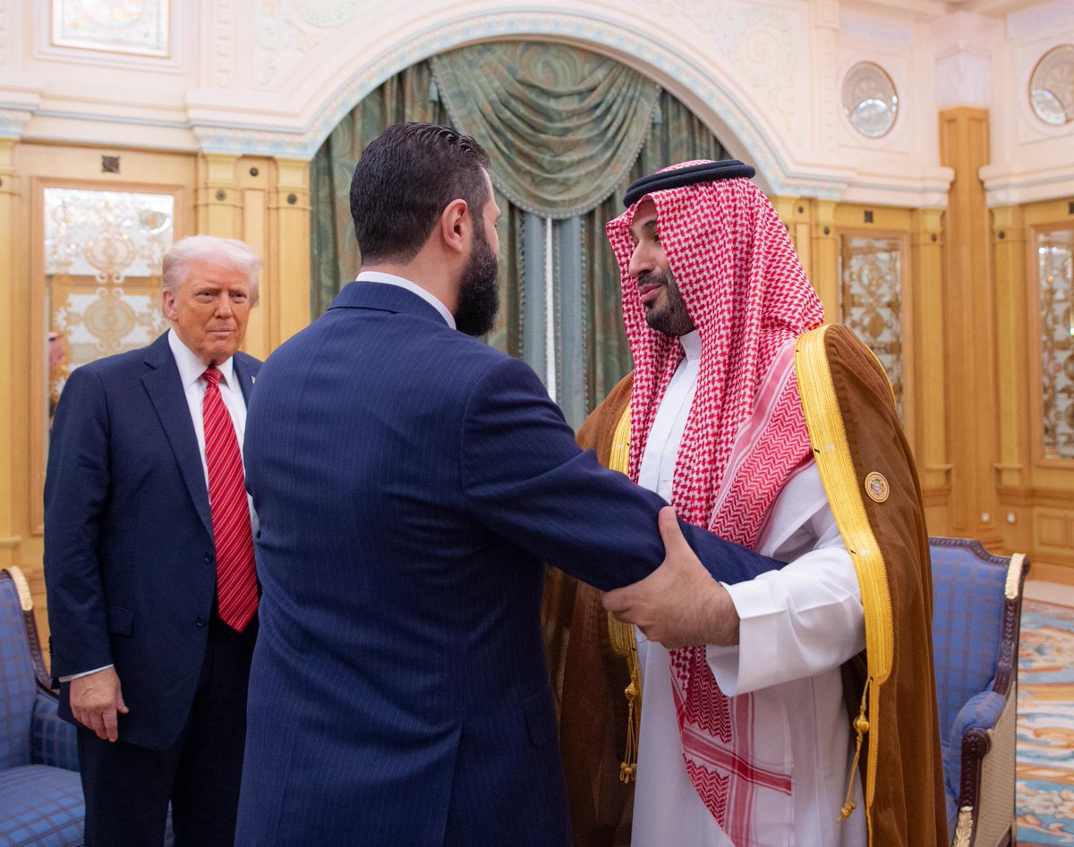 #الرياض | لقاء يجمع سمو #ولي_العهد والرئيس الأمريكي والرئيس السوري.